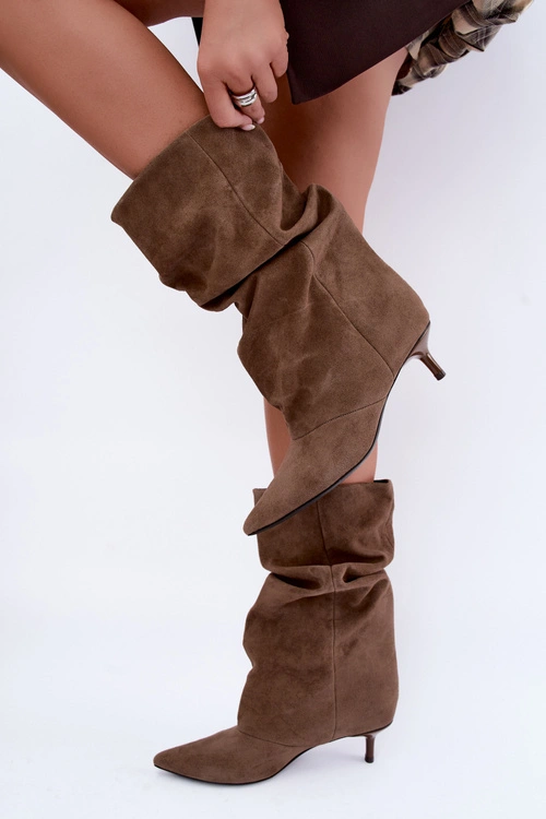  pol_pm_Wsuwane-Botki-Typu-Slouchy-Na-Obcasie-Z-Naturalnego-Zamszu-Khaki-Cindrelle-46211_4