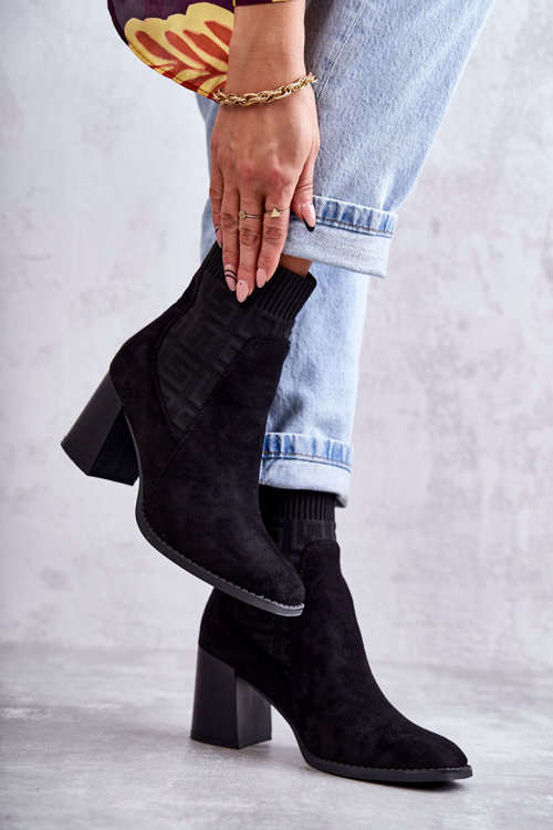Женские замшевые сапоги-носки черного цвета Montes