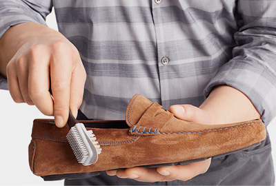 Jak wyczyścić zamszowe buty? 8 sprawdzonych sposobów