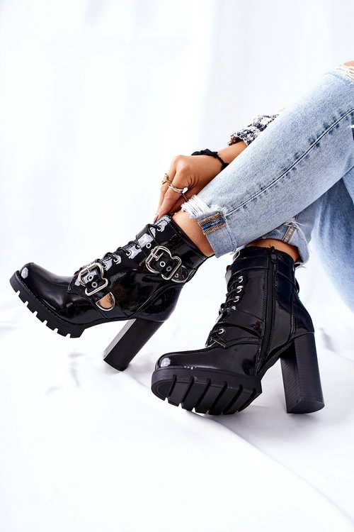 Botki Na Słupku Lakierowane Z Klamrą Czarne Flaris