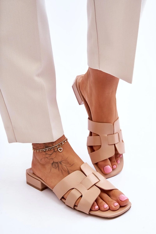 Klasyczne Skórzane Klapki Damskie Beżowe Fendy