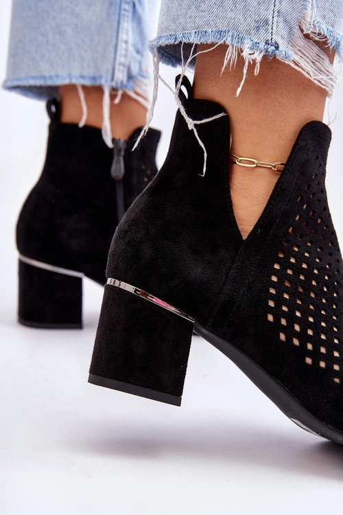 Zamszowe Botki Ażurowe Z Wycięciem Na Obcasie Czarne Blakely
