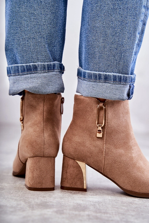 Zamszowe Botki Na Słupku Z Ozdobą Beżowe Erine