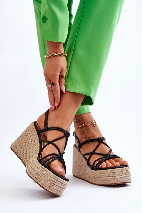 Modne Sandały Na Koturnie Z Plecionką Czarne Nessia
