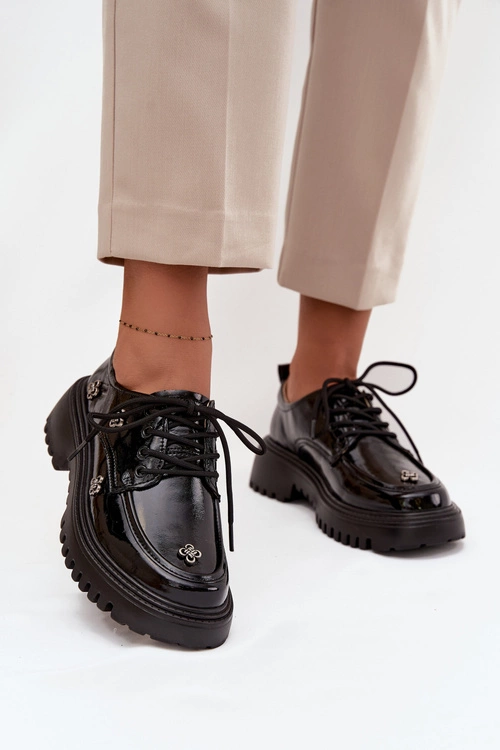 Lakierowane Skórzane Półbuty Damskie Z Przypinkami Artiker 57C0333 Czarne