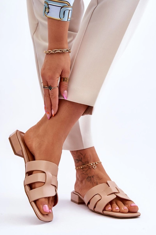 Klasyczne Skórzane Klapki Damskie Beżowe Fendy