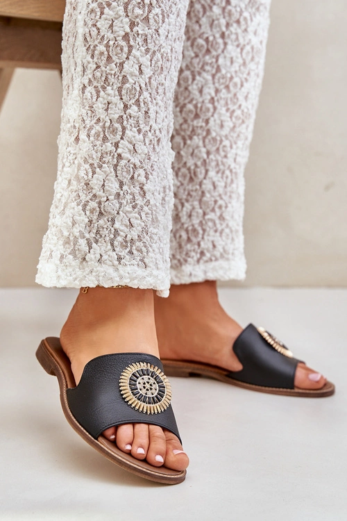 Skórzane Klapki Z Ozdobą Na Płaskim Obcasie Zazoo 3047/O Czarne