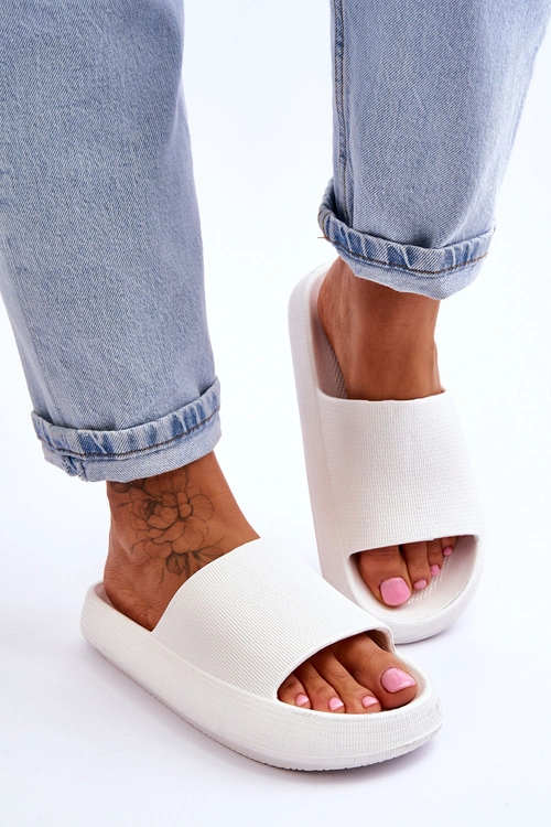 Modne Lekkie Klapki Na Masywnej Podeszwie Białe Rebel