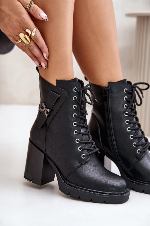 Ocieplane Botki Na Słupku Ze Złotym Detalem Czarne Ivarisse