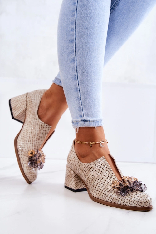 Skórzane Półbuty Wzór Krokodyl Z Ozdobą Beżowe Delaver