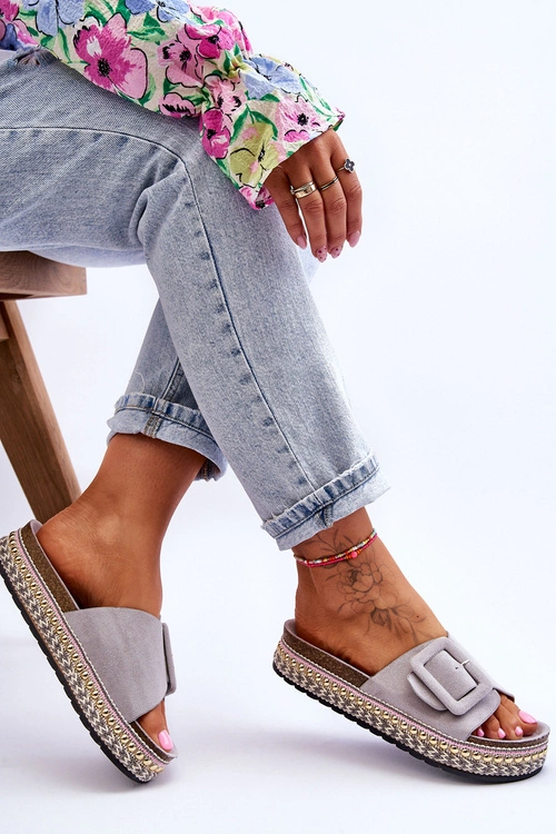 Damskie Klapki Na Zdobionej Platformie Szare Joyce