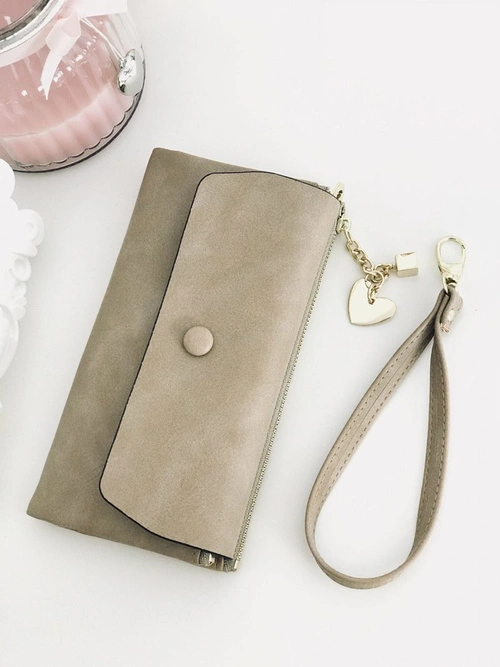 Duży Damski Beżowy Portfel z Brelokiem Serduszko