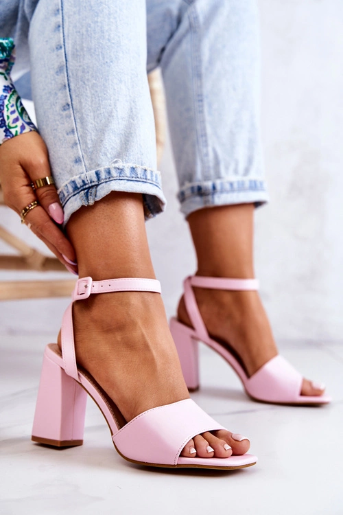 Skórzane Sandałki Na Słupku Różowe Estrella