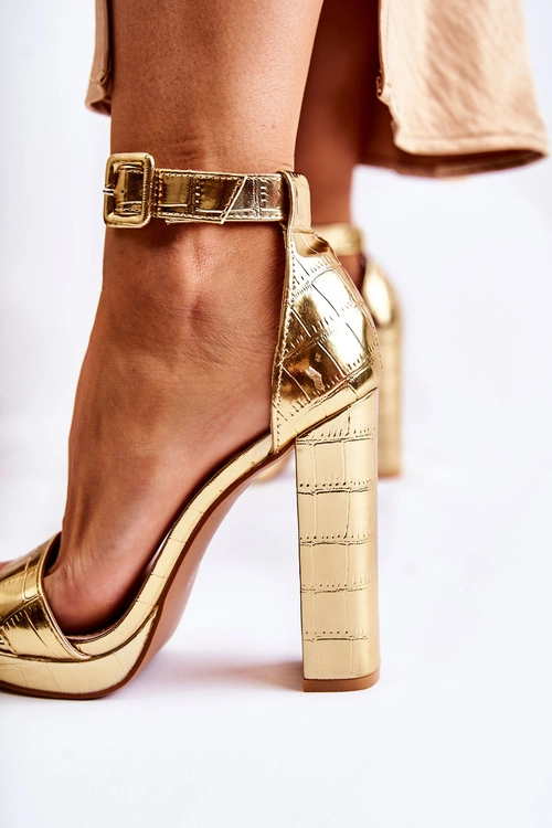 Modne Lakierowane Sandały Na Wysokim Słupku Złote Perfection