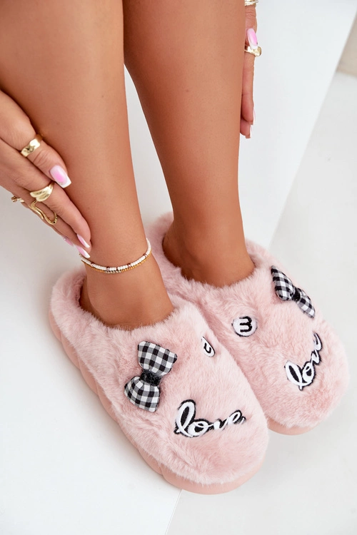 Futrzane Kapcie Damskie Z Naszywkami I Kokardką Różowe Linnorelia