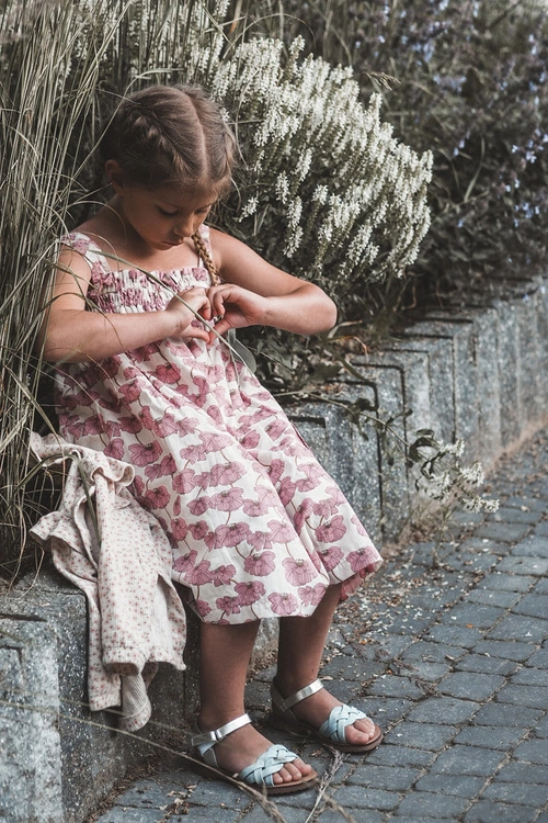 Sandałki Dziecięce Zapinane Na Rzep Z Przeplatającymi Się Paseczkami Niebieskie Dianttha