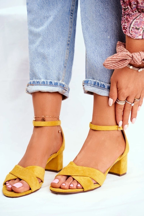 Zamszowe Sandałki na Słupku Żółte Nela