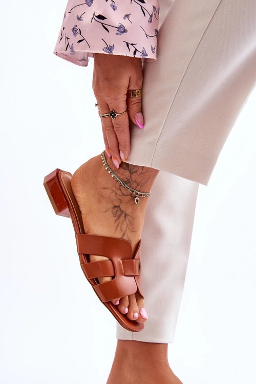 Klasyczne Skórzane Klapki Damskie Camel Fendy