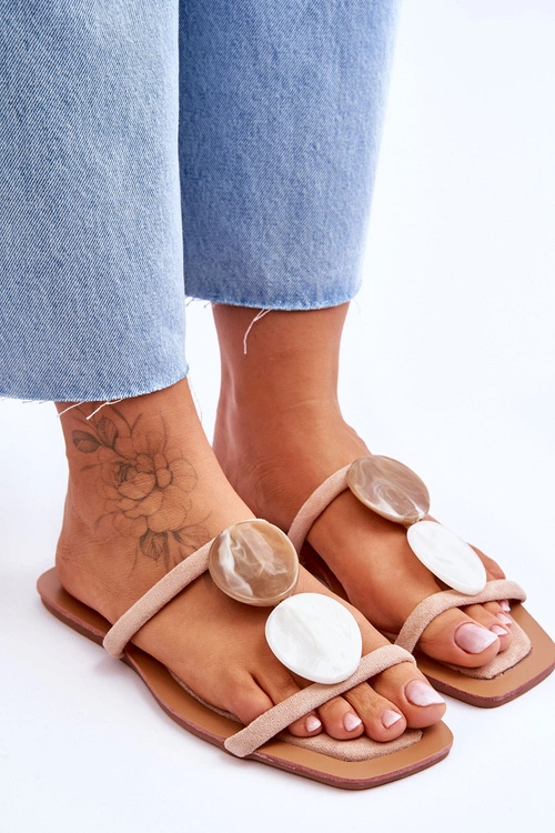 Zamszowe Klapki Z Ozdobami Nude Victoria