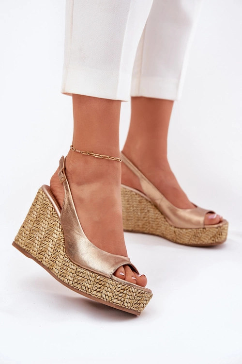 Skórzane Sandały Damskie Na Koturnie Z Plecionką Laura Messi 2789 Złote