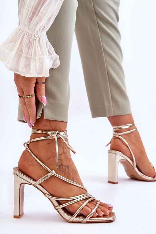Modne Wiązane Sandały Na Obcasie Złote Tessoro