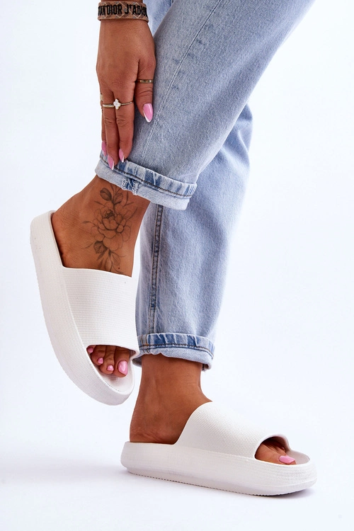 Modne Lekkie Klapki Na Masywnej Podeszwie Białe Rebel