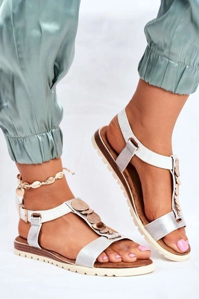 Płaskie Sandały Z Ozdobami Srebrne Milton