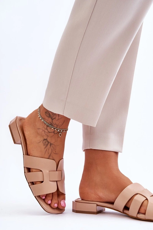 Klasyczne Skórzane Klapki Damskie Beżowe Fendy