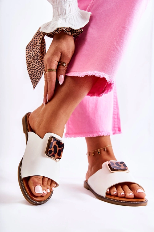 Damskie Klapki Z Ozdobnym Elementem Białe Leonia