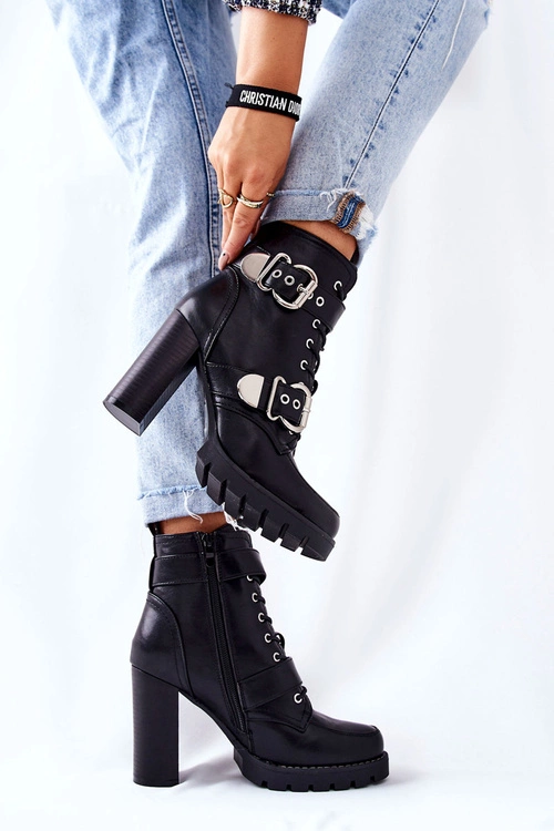 Botki Na Słupku Z Klamrą Czarne Flaris