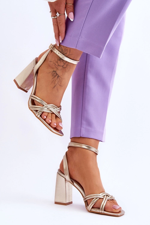 Klasyczne Skórzane Sandały Na Słupku Złote Bernett