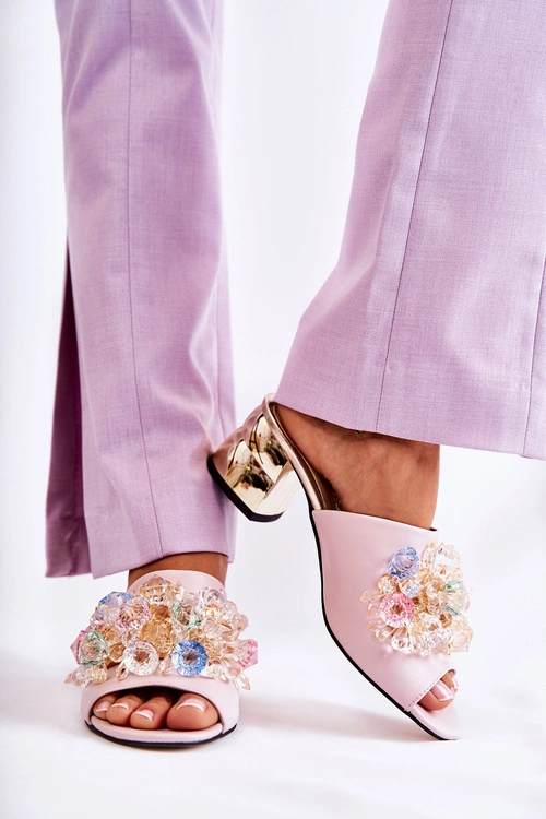 Skórzane Klapki Damskie Na Obcasie Z Ozdobą Różowe Calinda