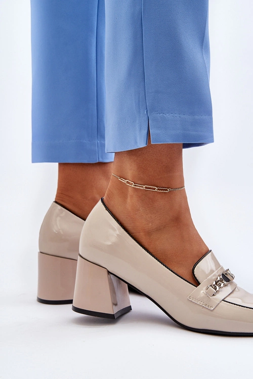 Lakierowane Czółenka Na Niskim Obcasie Z Ozdobą Beżowe Makki