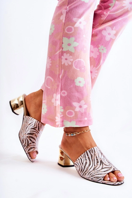 Skórzane Klapki Damskie Wzór Zebra Na Obcasie Różowo-Białe Perry