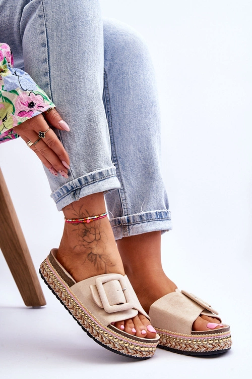 Damskie Klapki Na Zdobionej Platformie Beżowe Joyce