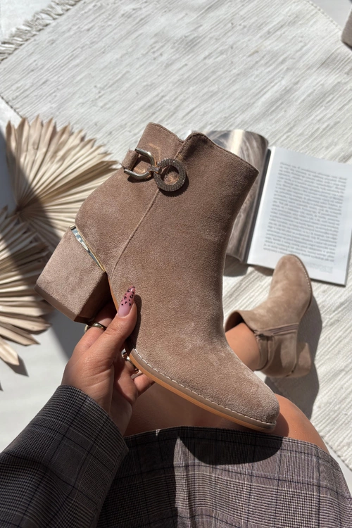 Ocieplane Botki Damskie Ze Złotymi Detalami Na Słupku Beżowe Dorisse