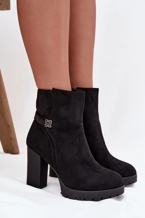 Ocieplane Botki Damskie Na Słupku Z Ozdobnym Paskiem Czarne Zayna