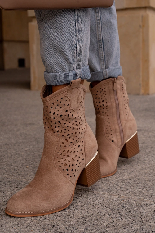 Ażurowe Botki Na Słupku Z Eko Zamszu Zapinane Na Zamek Ciemnobeżowe Sevana