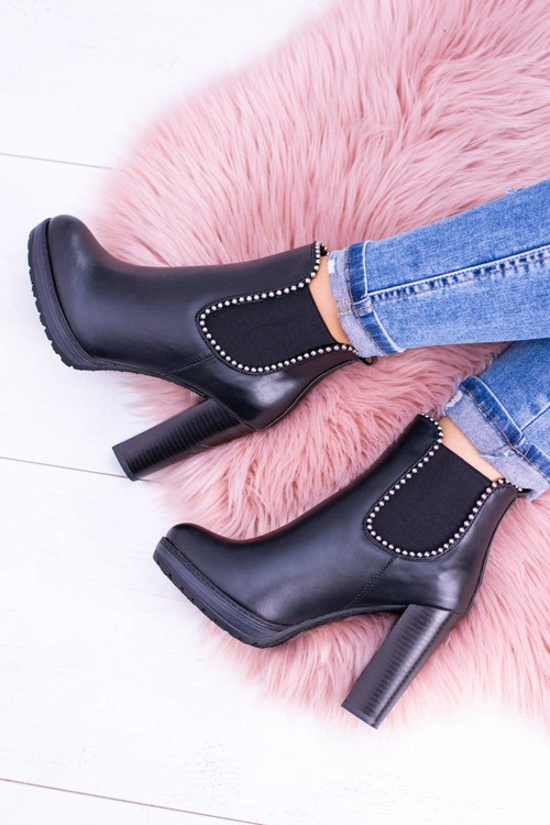 Czarne Wsuwane Botki Na Słupku Bernatt