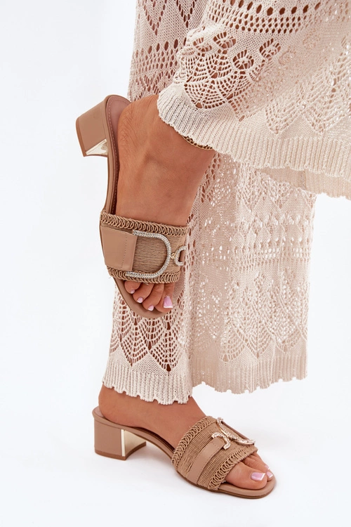 Damskie Klapki Na Obcasie Z Ozdobnym Detalem Ciemnobeżowe Julinemi