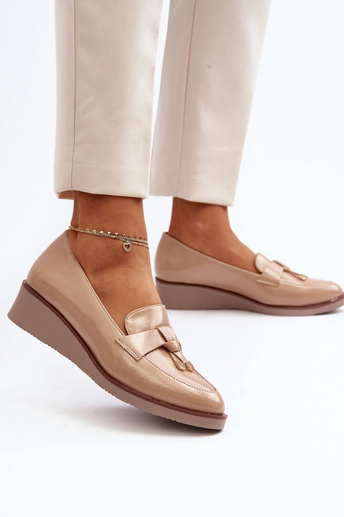 Damskie Lakierowane Półbuty Na Koturnie Z Ozdobą Beżowe Miliret