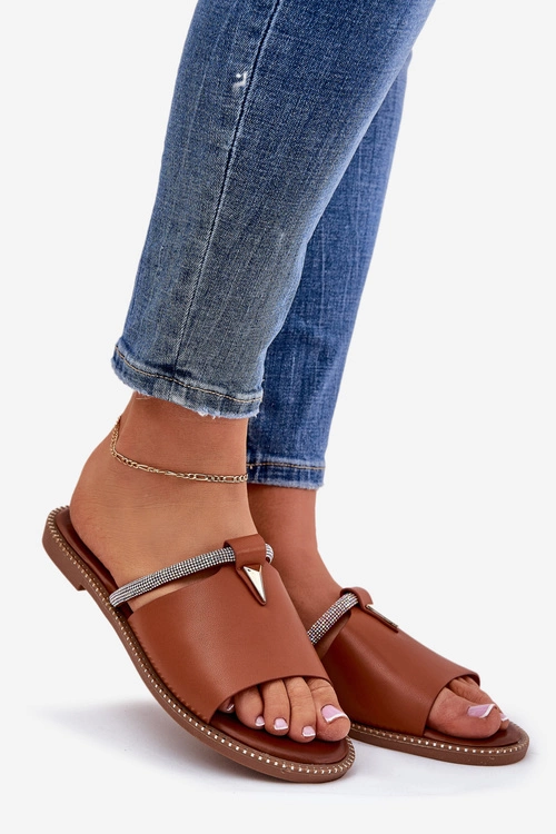 Eko Skórzane Klapki Na Płaskim Obcasie Z Ozdobnym Paseczkiem Camel Hirtewi