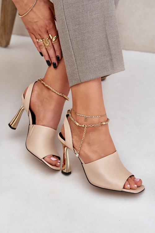 Skórzane Sandały Na Szpilce Z Ozdobną Bransoletą CheBello 4440 Beżowe