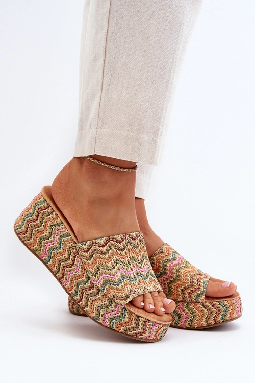 Damskie Klapki Na Koturnie Beżowe Vanarila