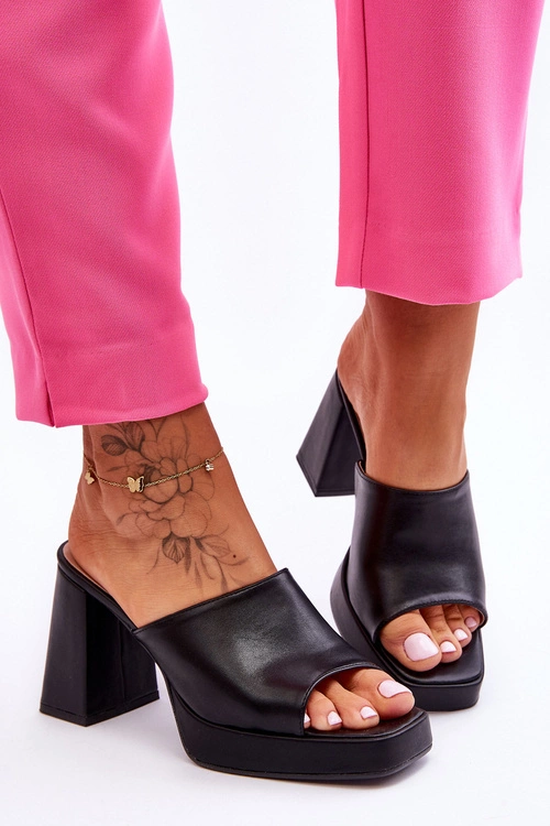 Skórzane Klapki Na Obcasie Czarne Livesa