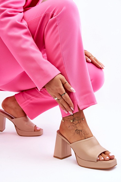 Skórzane Klapki Na Obcasie Beżowe Livesa