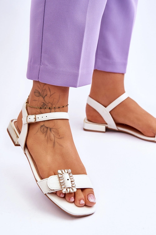 Płaskie Sandały Na Złotym Obcasie Białe Mindley