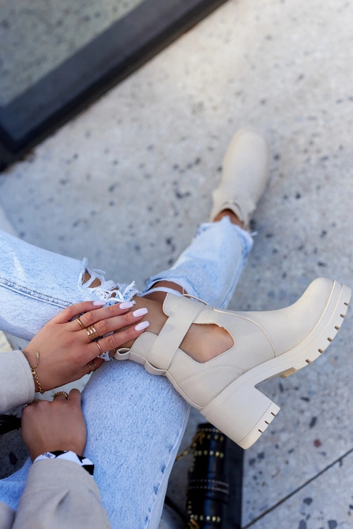 Skórzane Botki Wycięcie Pasek Beżowe Rosanne