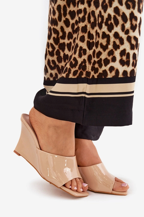 Lakierowane Klapki Damskie Na Koturnie Nude Nelithin