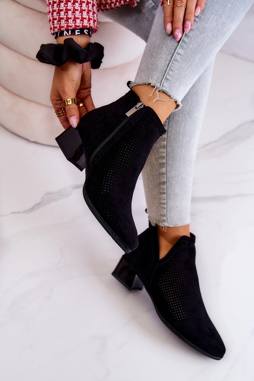 Zamszowe Botki Ażurowe Z Wycięciem Czarne Carine